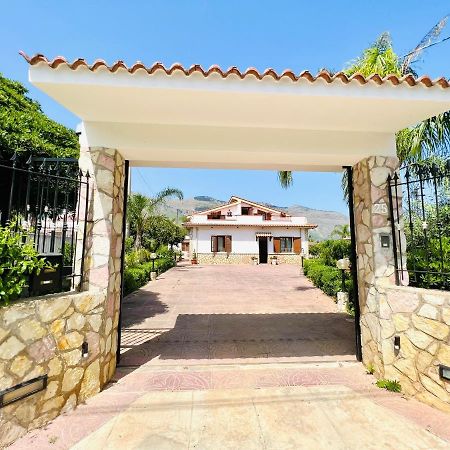Villa Genova Карини Екстериор снимка