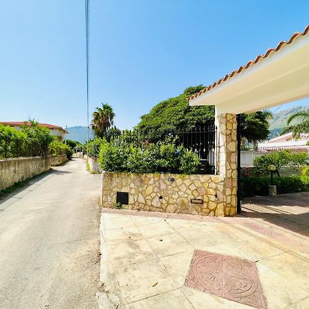 Villa Genova Карини Екстериор снимка