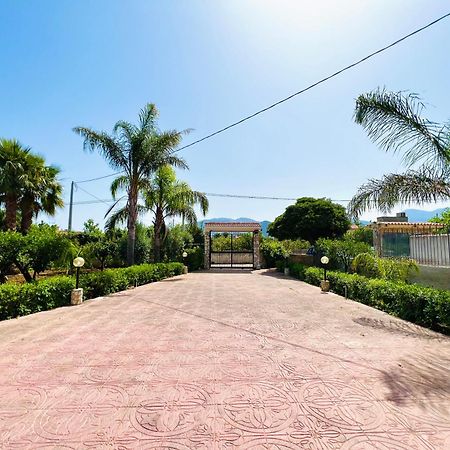 Villa Genova Карини Екстериор снимка