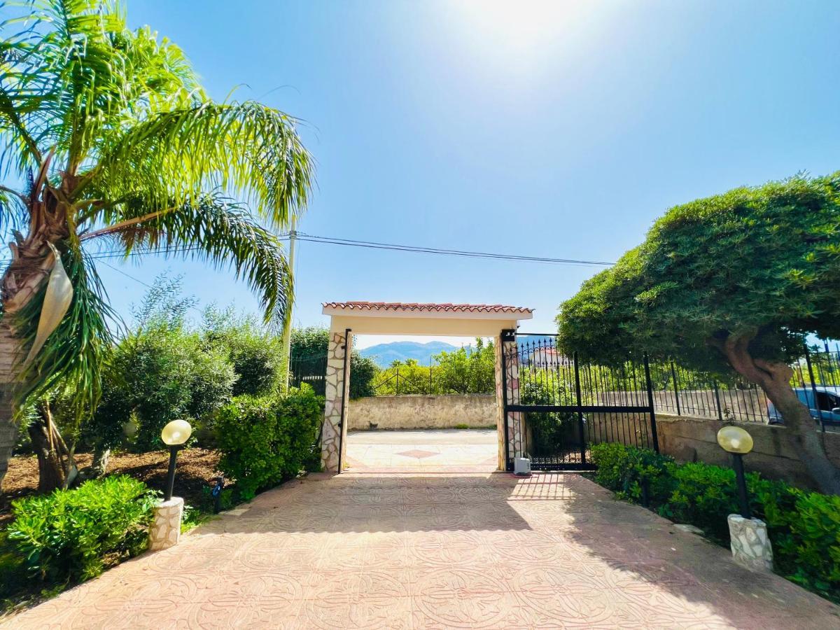 Villa Genova Карини Екстериор снимка