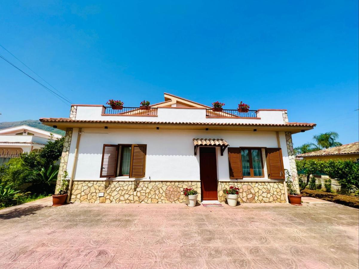 Villa Genova Карини Екстериор снимка