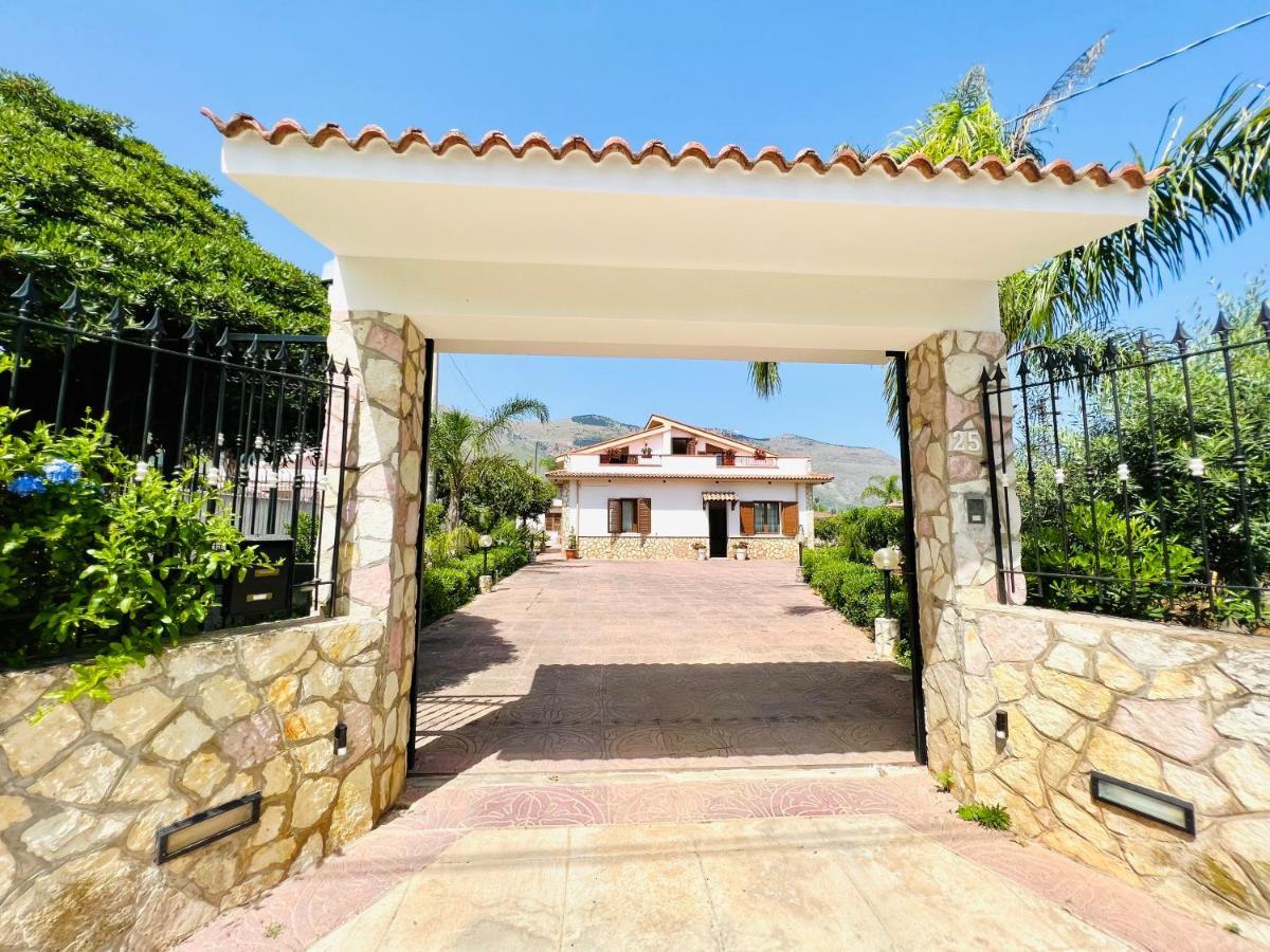 Villa Genova Карини Екстериор снимка