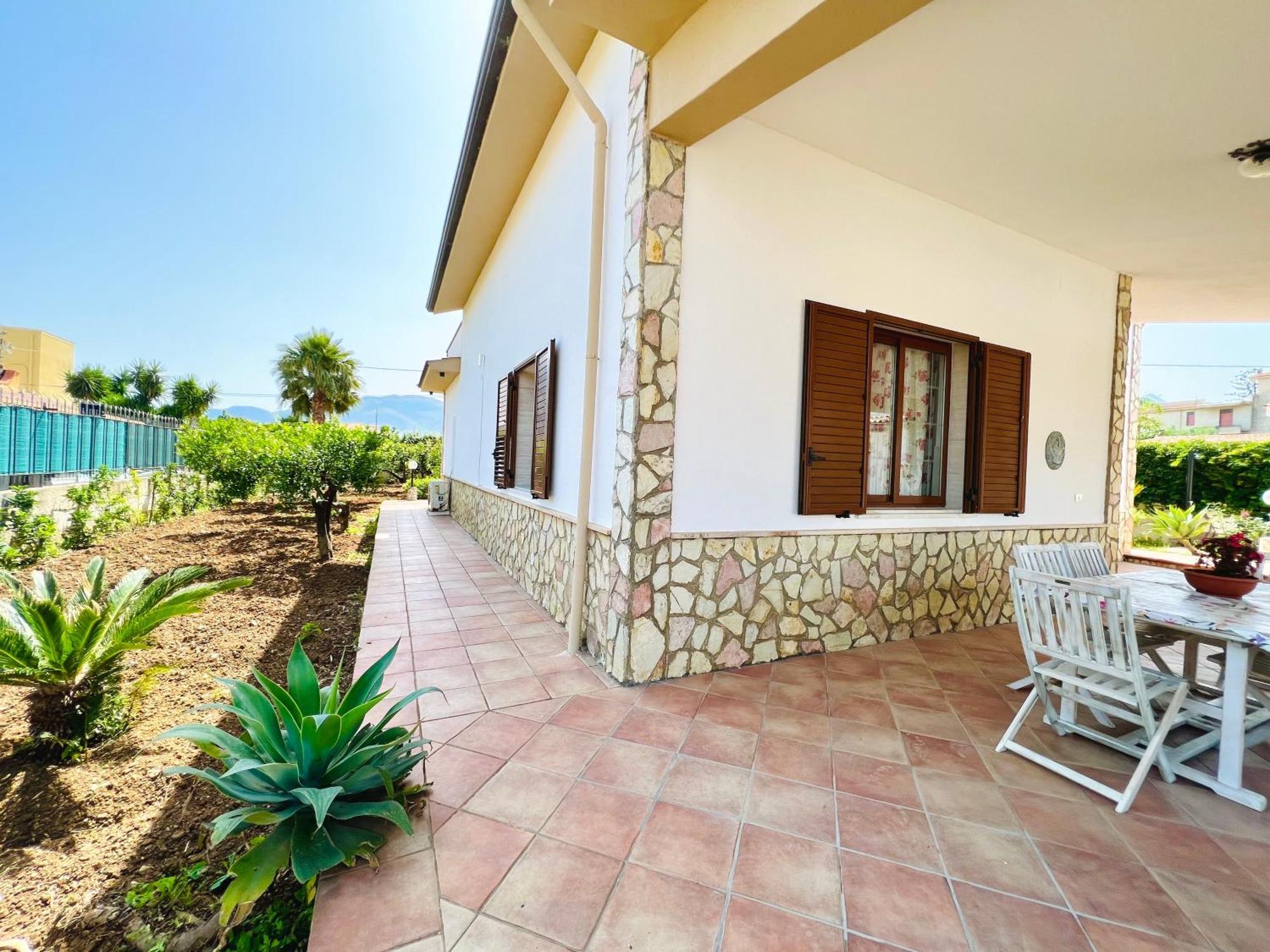 Villa Genova Карини Екстериор снимка